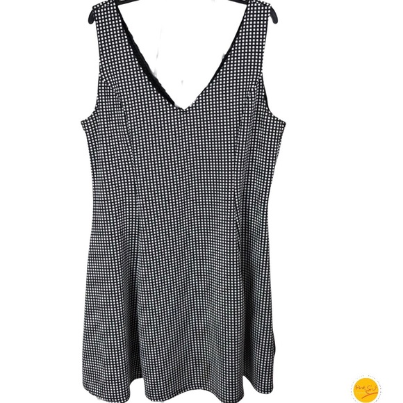 Forever21+ Dress, V Neck & Back A-Line Black & White Plus Size Size 3X  EUC - Picture 1 of 6
